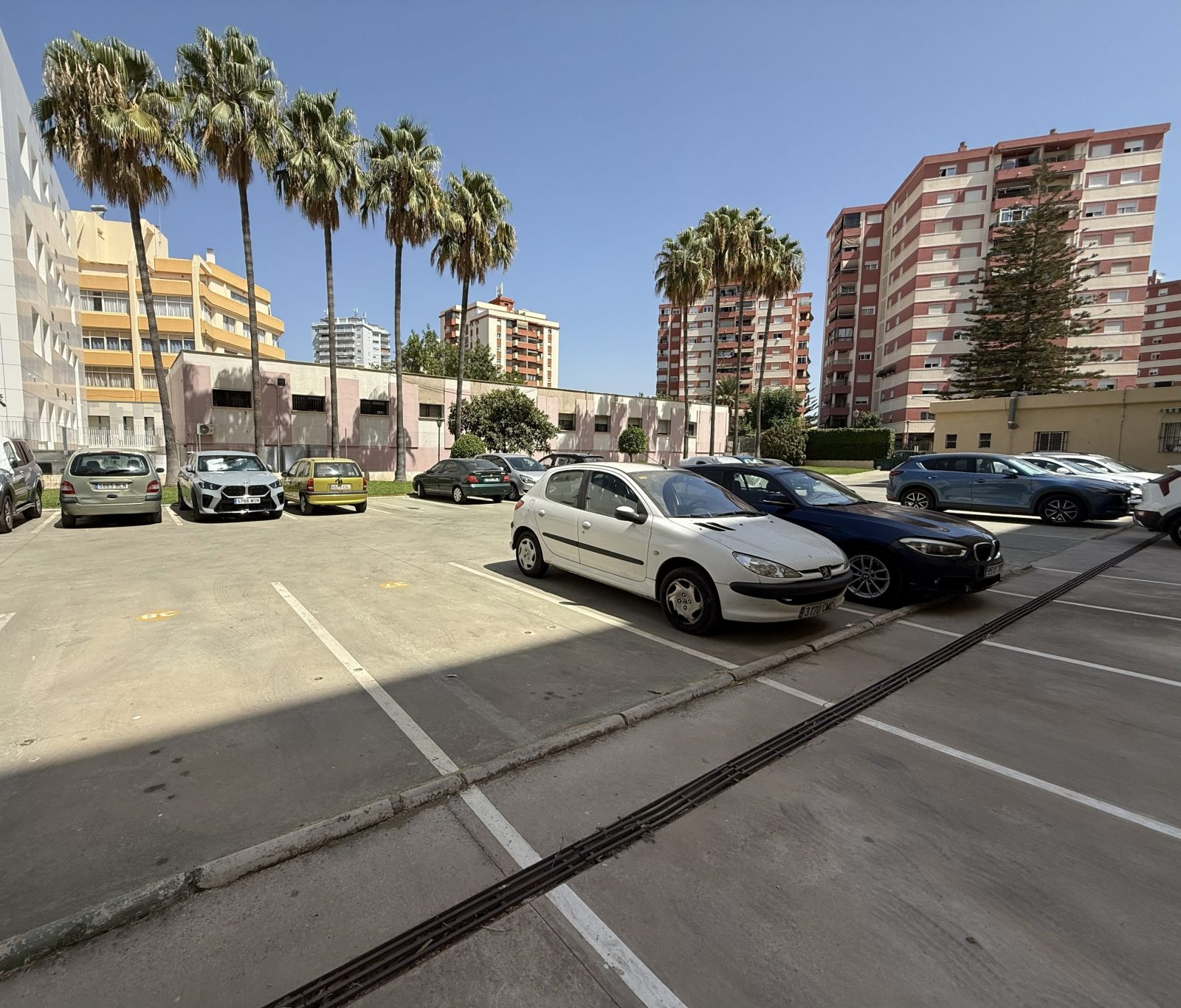 Amplio piso de 120 m² con plaza de aparcamiento a pocos minutos de la playa en Fuengirola