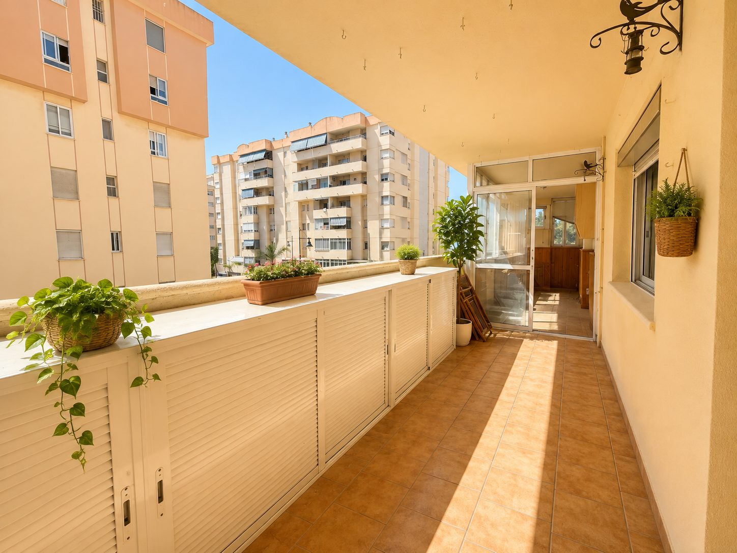 Amplio piso de 120 m² con plaza de aparcamiento a pocos minutos de la playa en Fuengirola