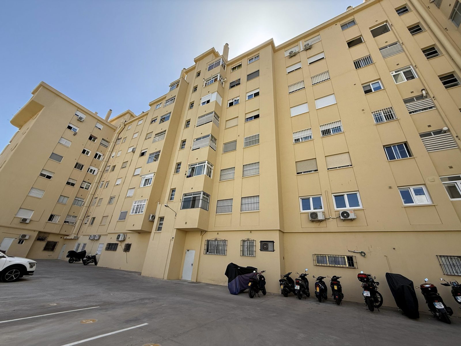 Amplio piso de 120 m² con plaza de aparcamiento a pocos minutos de la playa en Fuengirola